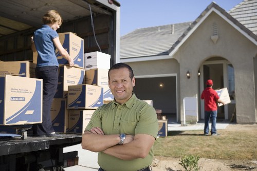 Inspection of stored goods under service terms and liability rules